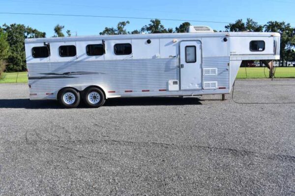 2006 Exiss 7407LQ 4 Horse Trailer with 7′ Short Wall