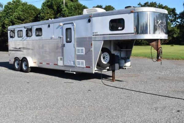 2006 Exiss 7407LQ 4 Horse Trailer with 7′ Short Wall