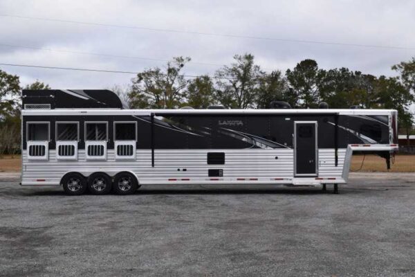 2021 Lakota Bighorn 8418GLQUG 4 Horse Trailer with 18′ Short Wall