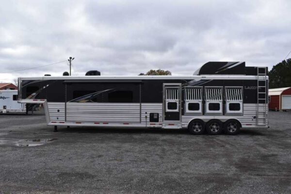 2021 Lakota Bighorn 8418GLQUG 4 Horse Trailer with 18′ Short Wall