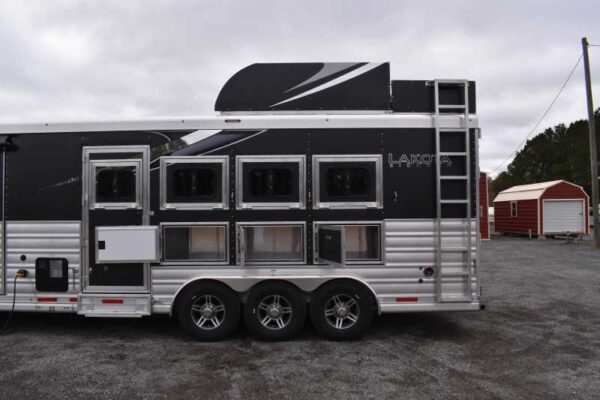 2021 Lakota Bighorn 8418GLQUG 4 Horse Trailer with 18′ Short Wall