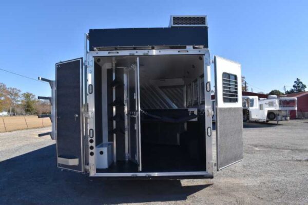 2021 Lakota Bighorn 8418GLQUG 4 Horse Trailer with 18′ Short Wall