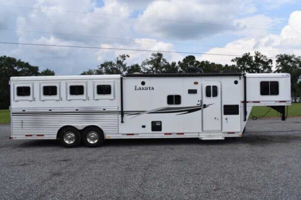 2013 Lakota Charger 8411LQ 4 Horse Trailer with 13′ Short Wall