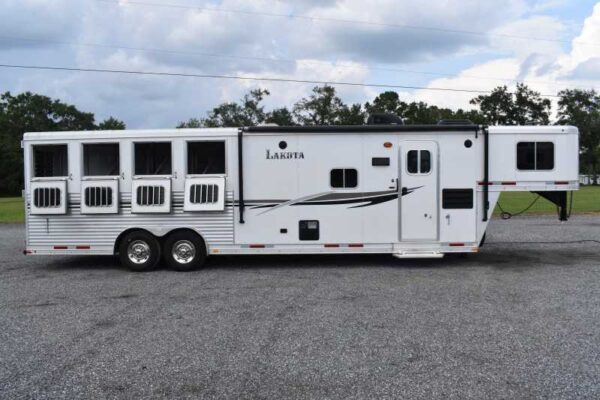 2013 Lakota Charger 8411LQ 4 Horse Trailer with 13′ Short Wall