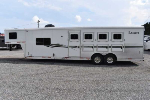 2013 Lakota Charger 8411LQ 4 Horse Trailer with 13′ Short Wall