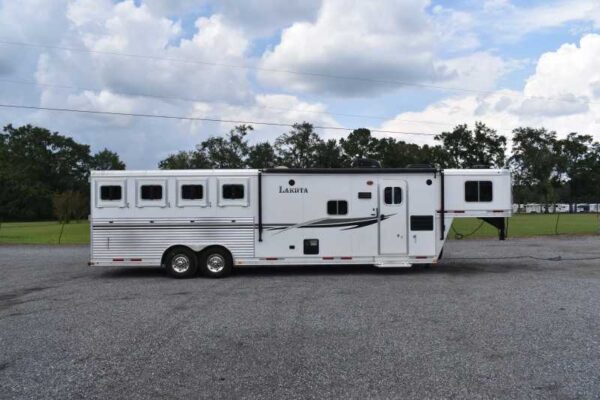 2013 Lakota Charger 8411LQ 4 Horse Trailer with 13′ Short Wall