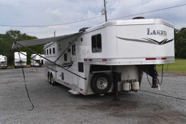 2013 Lakota Charger 8411LQ 4 Horse Trailer with 13′ Short Wall