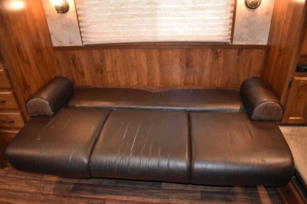 2013 Lakota Charger 8411LQ 4 Horse Trailer with 13′ Short Wall