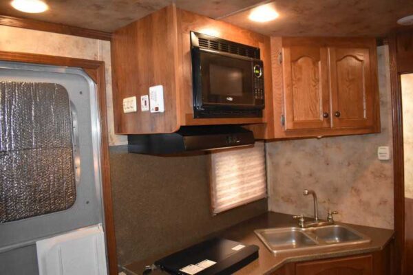 2013 Lakota Charger 8411LQ 4 Horse Trailer with 13′ Short Wall