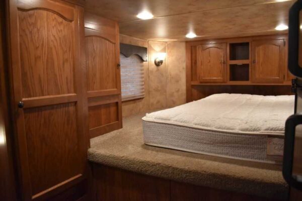 2013 Lakota Charger 8411LQ 4 Horse Trailer with 13′ Short Wall