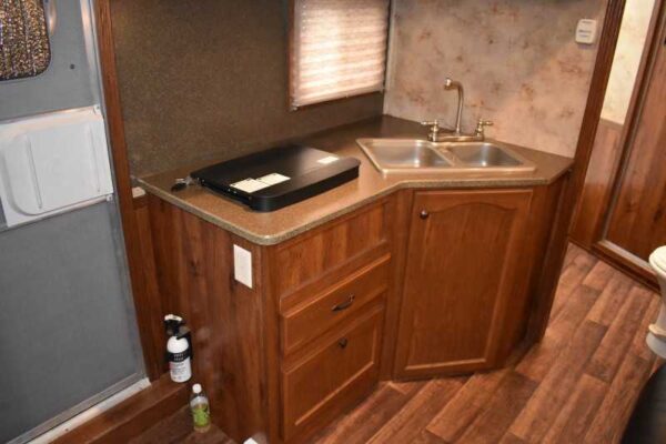 2013 Lakota Charger 8411LQ 4 Horse Trailer with 13′ Short Wall