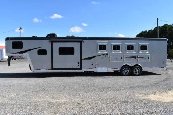 2022 Bison Desperado 8413BG 4 Horse Trailer with 13′ Short Wall