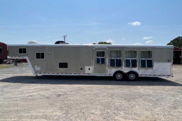 2006 Featherlite 8412LQ 4 Horse Trailer with 12′ Short Wall