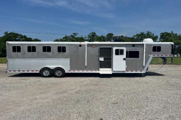 2006 Featherlite 8412LQ 4 Horse Trailer with 12′ Short Wall