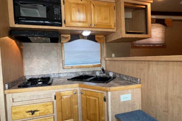 2006 Featherlite 8412LQ 4 Horse Trailer with 12′ Short Wall