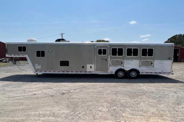 2006 Featherlite 8412LQ 4 Horse Trailer with 12′ Short Wall