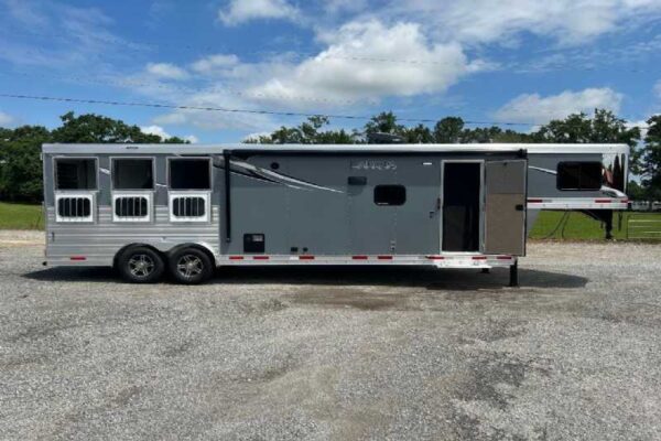 New 2024 Lakota 8313RKBGLQ Charger 3 Horse Trailer with 13′ Short Wall