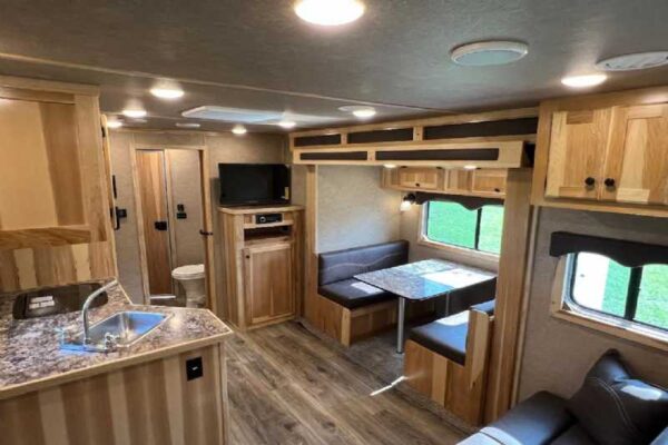 2024 Lakota Charger 8411RKGLQ 4 Horse Trailer with 11′ Short Wall