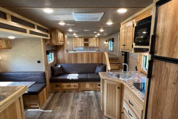 2024 Lakota Charger 8411RKGLQ 4 Horse Trailer with 11′ Short Wall