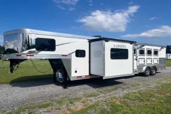 2024 Lakota Charger 8411RKGLQ 4 Horse Trailer with 11′ Short Wall