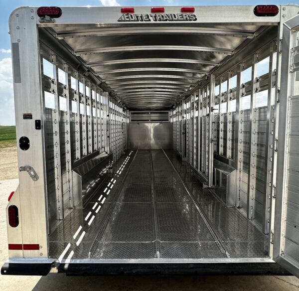 New 2024 Elite Trailers 32FT TRIPLE AXLE STOCK TRAILER W/ 3 COMPARTMENTS