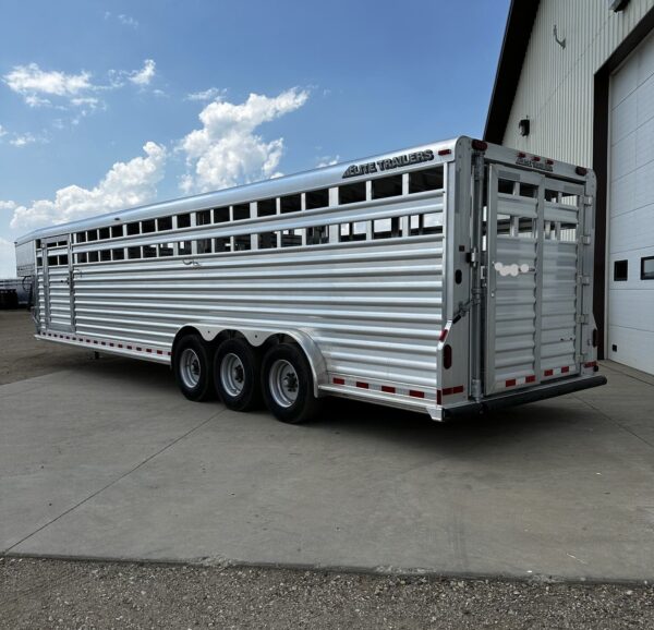 New 2024 Elite Trailers 32FT TRIPLE AXLE STOCK TRAILER W/ 3 COMPARTMENTS