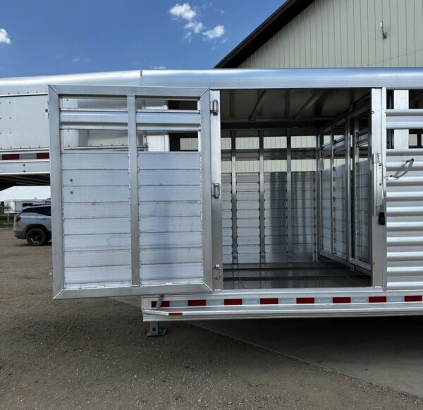 New 2024 Elite Trailers 32FT TRIPLE AXLE STOCK TRAILER W/ 3 COMPARTMENTS