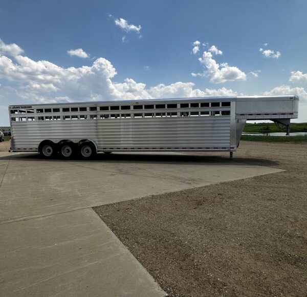 New 2024 Elite Trailers 32FT TRIPLE AXLE STOCK TRAILER W/ 3 COMPARTMENTS