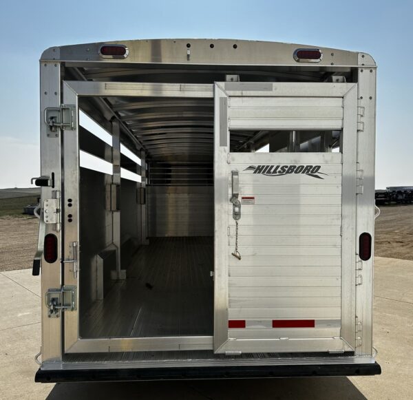 New 2024 Hillsboro 24′ Livestock Trailer – Three Compartments