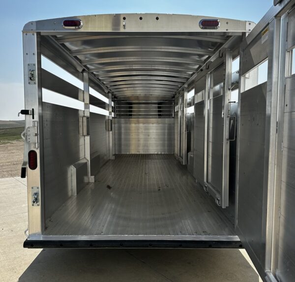 New 2024 Hillsboro 24′ Livestock Trailer – Three Compartments