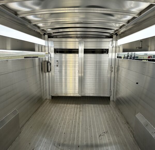 New 2024 Hillsboro 24′ Livestock Trailer – Three Compartments