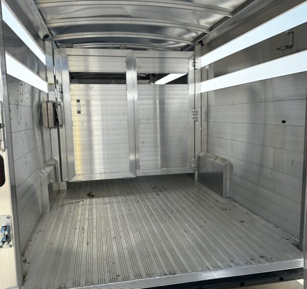 New 2024 Hillsboro 24′ Livestock Trailer – Three Compartments