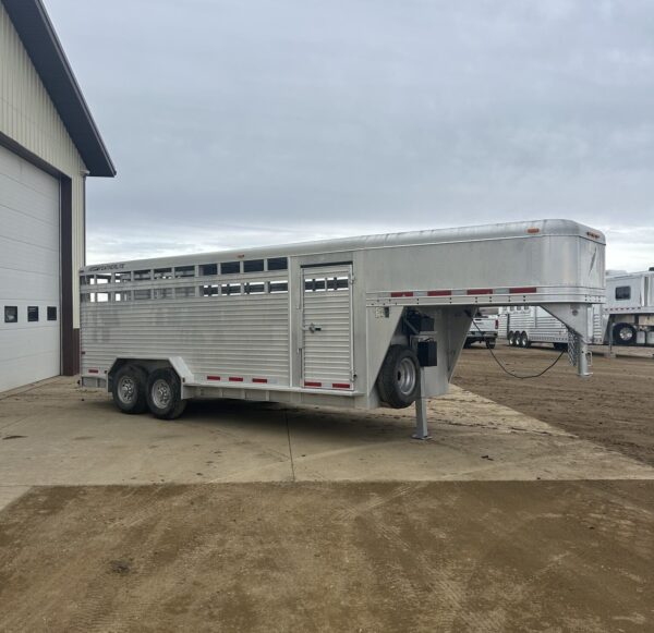 Used 2007 Featherlite 20′ Livestock Trailer – Two Compartments