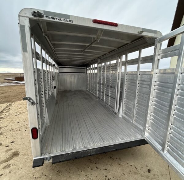 Used 2007 Featherlite 20′ Livestock Trailer – Two Compartments