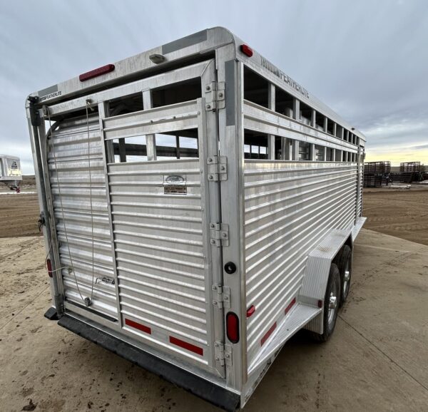 Used 2007 Featherlite 20′ Livestock Trailer – Two Compartments