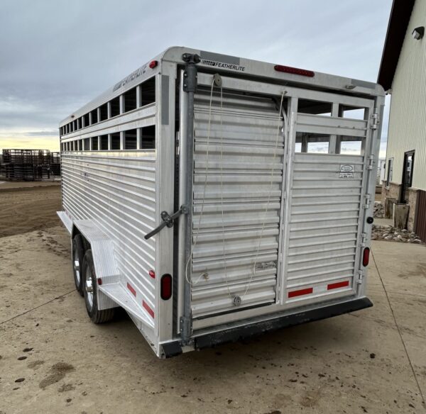 Used 2007 Featherlite 20′ Livestock Trailer – Two Compartments