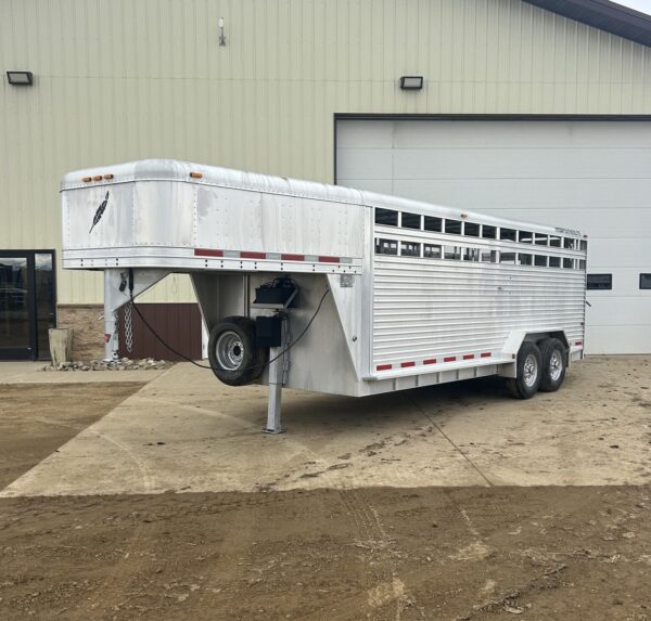 Used 2007 Featherlite 20′ Livestock Trailer – Two Compartments