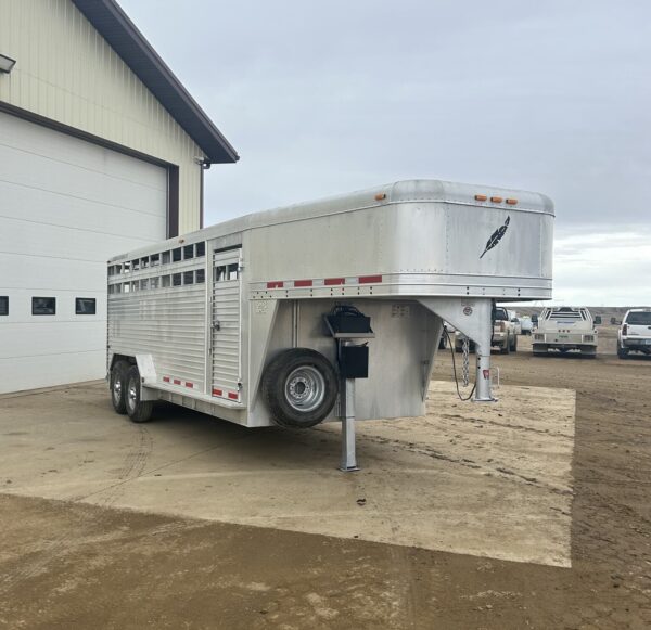 Used 2007 Featherlite 20′ Livestock Trailer – Two Compartments