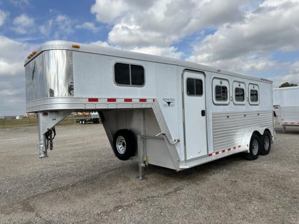 2000 Featherlite 3H GN with Dressing Room Horse Trailer