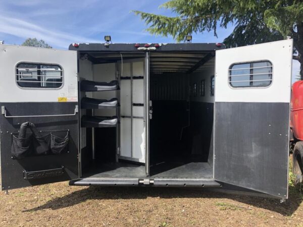 2003 Sundowner Trailers LQ 4H 8010 SIERRA Horse Trailer