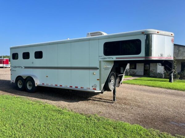 2004 Sundowner 3 Horse Weekender Horse Trailer