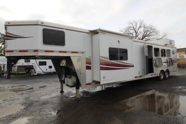 2008 Lakota 8415 w/Slide out 4 Horse Trailer