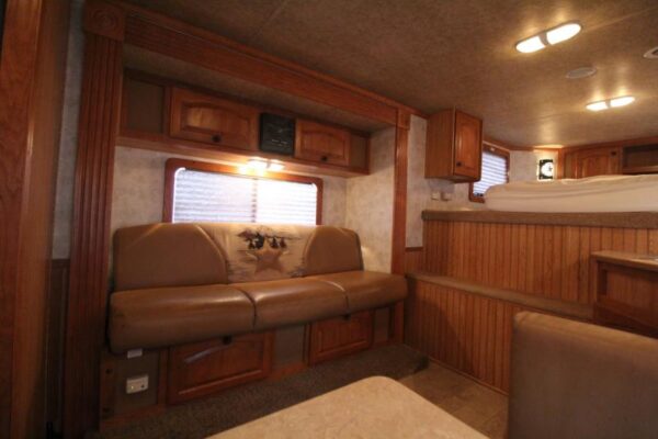 2008 Lakota 8415 w/Slide out 4 Horse Trailer