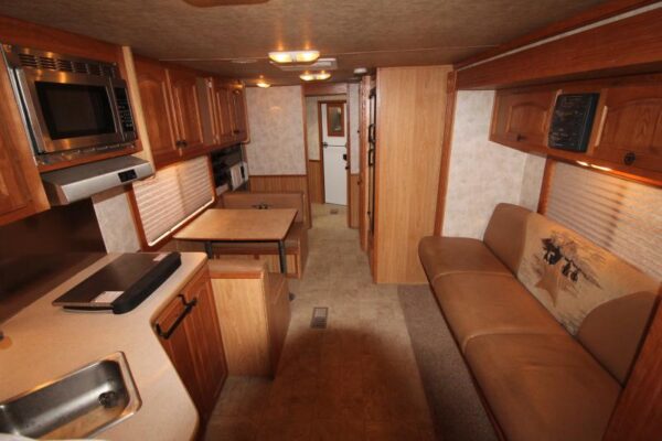 2008 Lakota 8415 w/Slide out 4 Horse Trailer