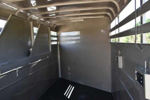 2017 CM 3HSLBP 3 Horse Trailer