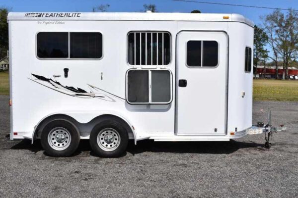 2005 Featherlite 2HST 2 Horse Trailer