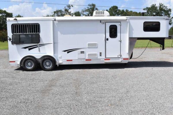 2014 Shadow 7208GLQ 2 Horse Trailer with 8′ Short Wall