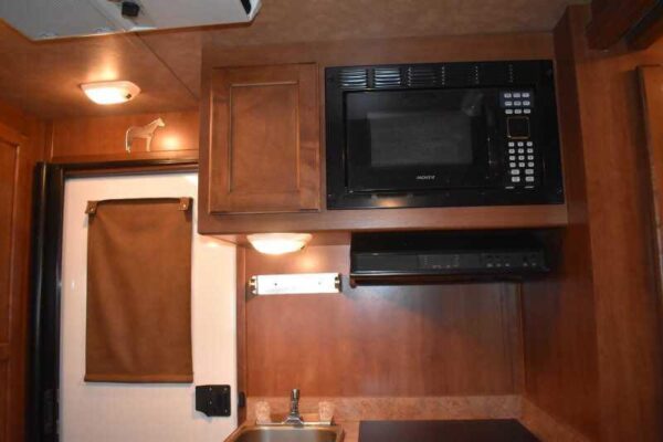 2014 Shadow 7208GLQ 2 Horse Trailer with 8′ Short Wall