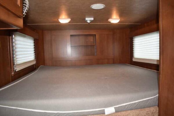 2014 Shadow 7208GLQ 2 Horse Trailer with 8′ Short Wall