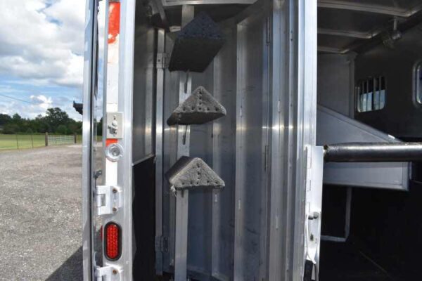 2002 Exiss SS20 2 Horse Trailer